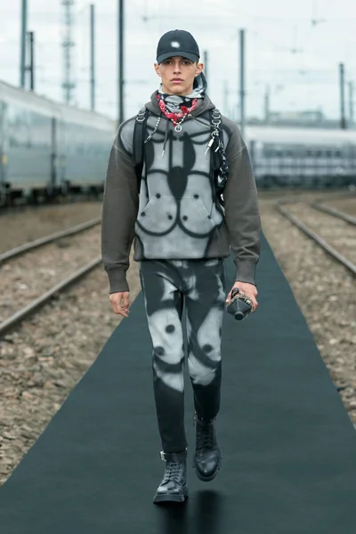 Look 7